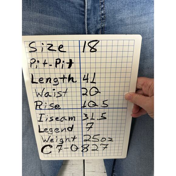 Torrid women’s jeans mid wash straight leg, distressed boyfriend, cut plus size - Picture 12 of 12